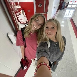 Meet your Posher, Elise